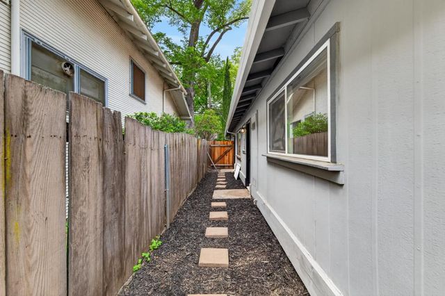 327 22ND St, Sacramento, CA 95816