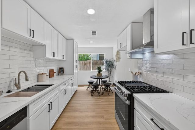 327 22ND St, Sacramento, CA 95816