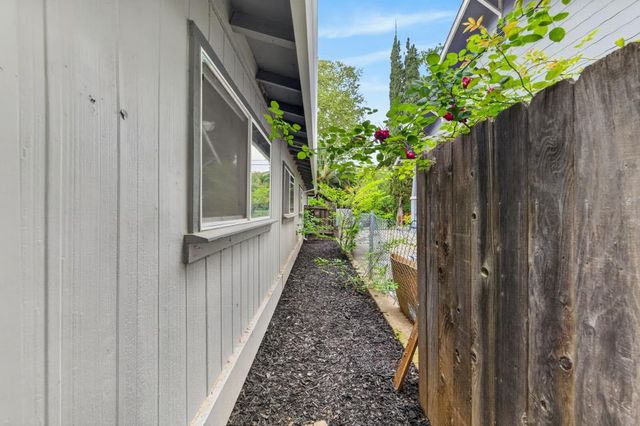 327 22ND St, Sacramento, CA 95816