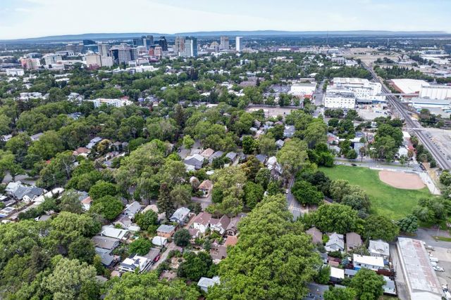 327 22ND St, Sacramento, CA 95816