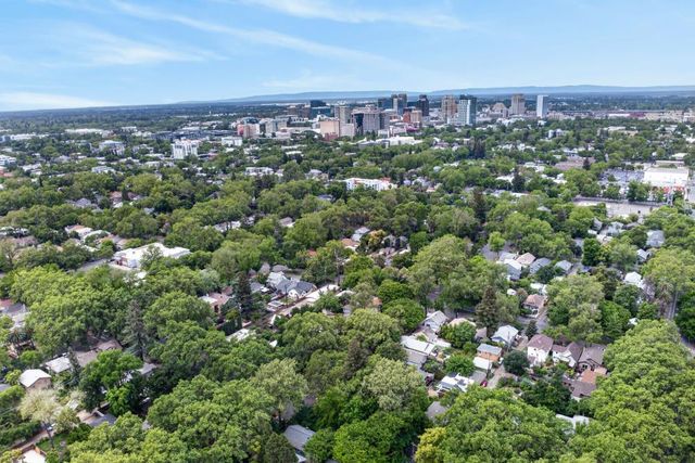 327 22ND St, Sacramento, CA 95816