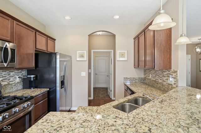 9704 Brook Wood Drive, Mccordsville, IN 46055