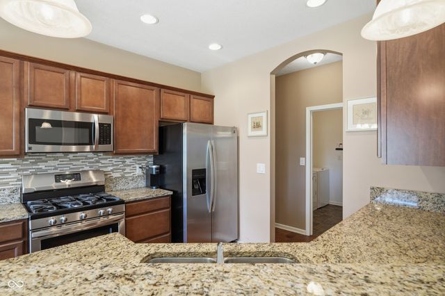 9704 Brook Wood Drive, Mccordsville, IN 46055