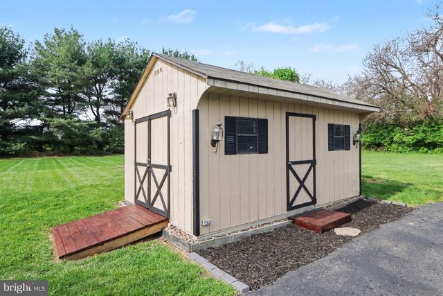 204 BURNT HOUSE RD, Carlisle, PA 17015