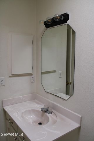 8421 MERCURY B, El Paso, TX 79904