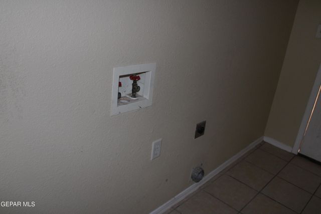 8421 MERCURY B, El Paso, TX 79904