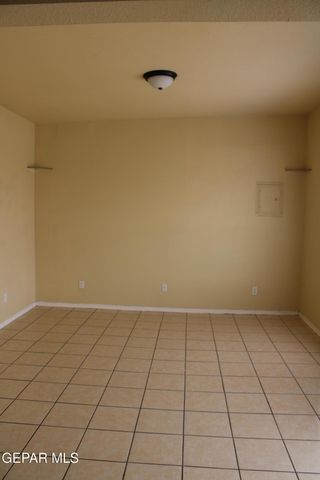 8421 MERCURY B, El Paso, TX 79904