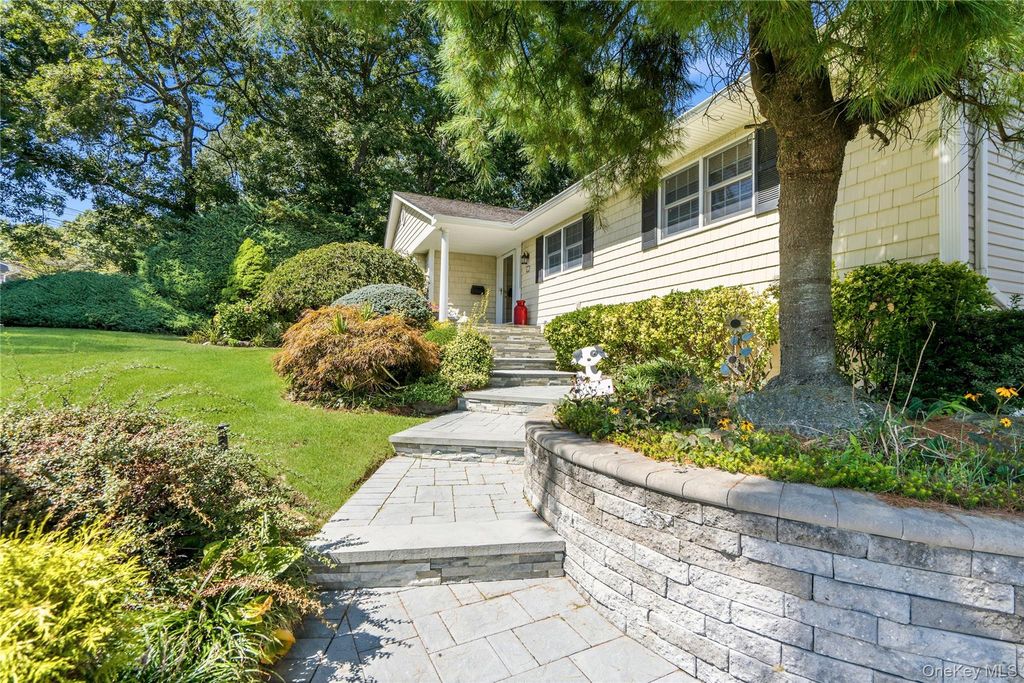 20 High Ridge Road, Plainview, NY 11803 — photo 2