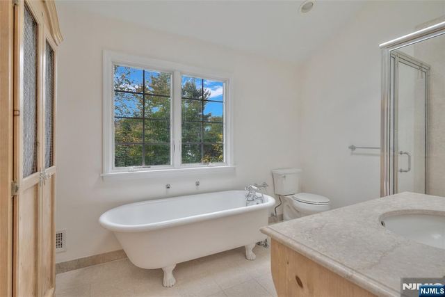 48 Oak Drive, Roseland, NJ 07068