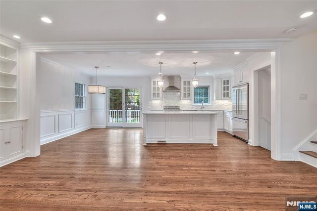 48 Oak Drive, Roseland, NJ 07068