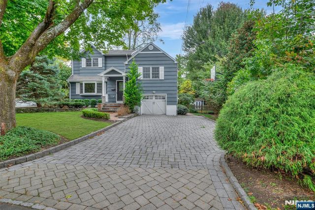 48 Oak Drive, Roseland, NJ 07068