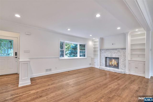 48 Oak Drive, Roseland, NJ 07068