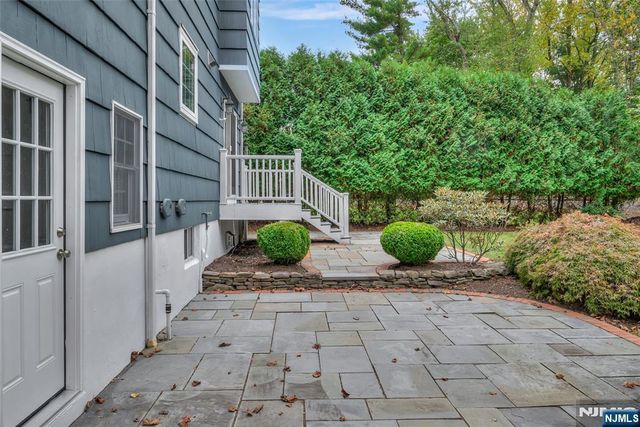 48 Oak Drive, Roseland, NJ 07068