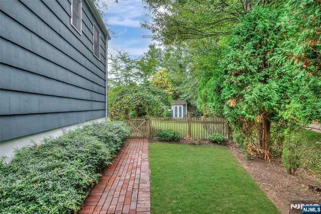 48 Oak Drive, Roseland, NJ 07068