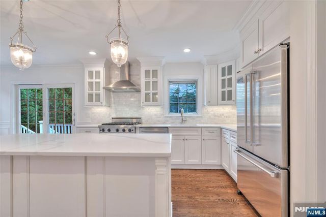 48 Oak Drive, Roseland, NJ 07068