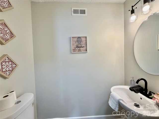 1938 Sunset Village Drive, Charlotte, NC 28216