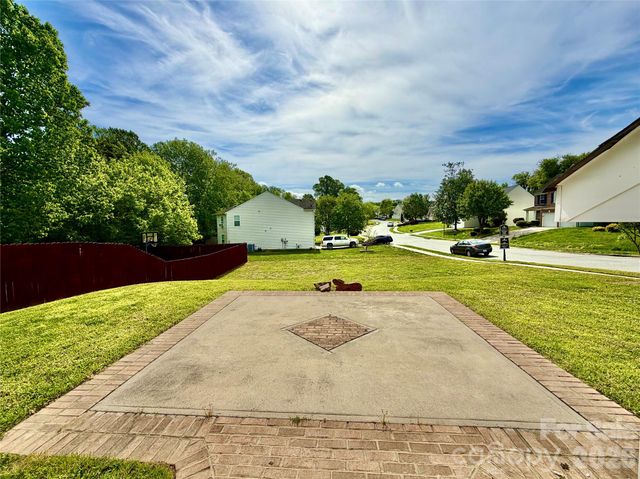 1938 Sunset Village Drive, Charlotte, NC 28216