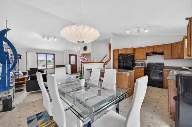 653 Autumn Wood Parkway, Deerfield, WI 53531