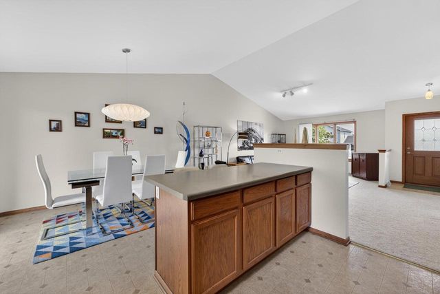 653 Autumn Wood Parkway, Deerfield, WI 53531