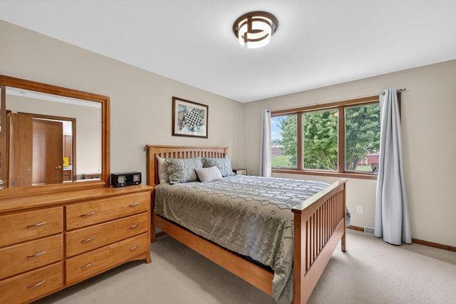 653 Autumn Wood Parkway, Deerfield, WI 53531