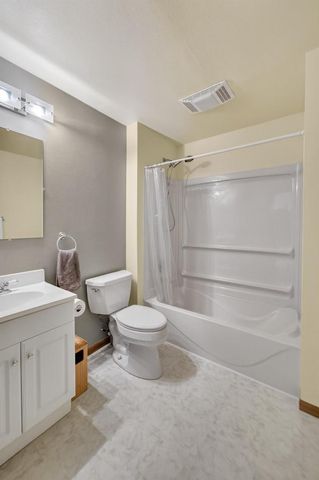 653 Autumn Wood Parkway, Deerfield, WI 53531