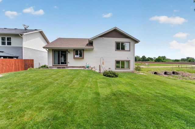 653 Autumn Wood Parkway, Deerfield, WI 53531