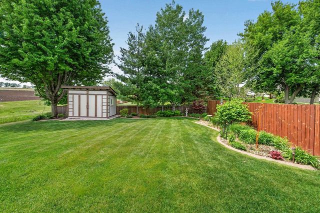 653 Autumn Wood Parkway, Deerfield, WI 53531
