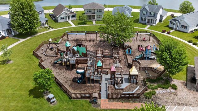 653 Autumn Wood Parkway, Deerfield, WI 53531