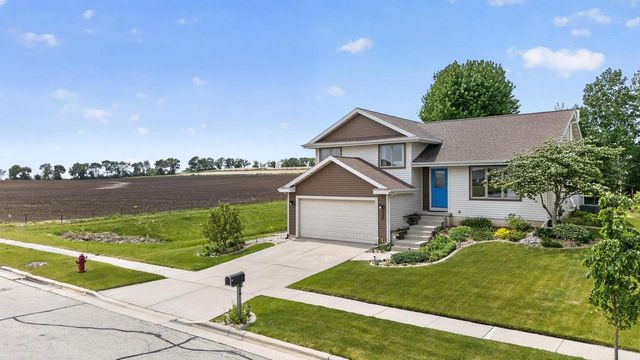 653 Autumn Wood Parkway, Deerfield, WI 53531