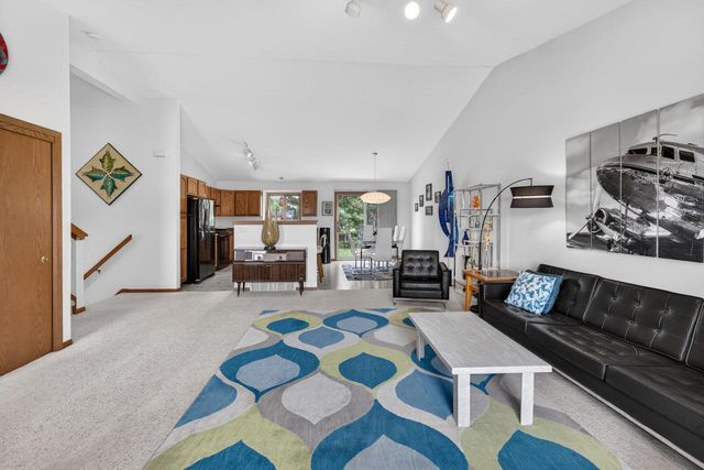 653 Autumn Wood Parkway, Deerfield, WI 53531