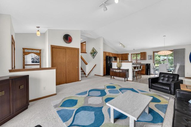 653 Autumn Wood Parkway, Deerfield, WI 53531
