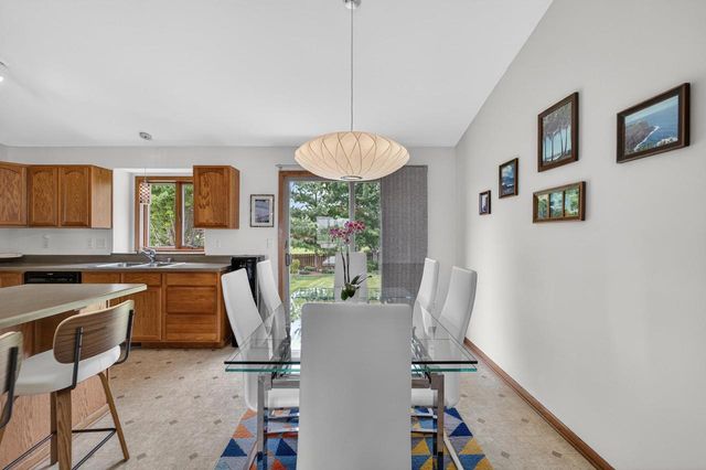 653 Autumn Wood Parkway, Deerfield, WI 53531