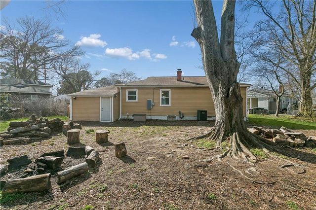 10 Westley CT, Hampton, VA 23669