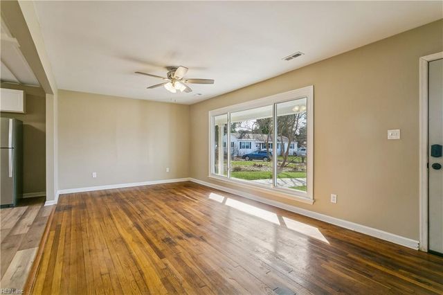 10 Westley CT, Hampton, VA 23669