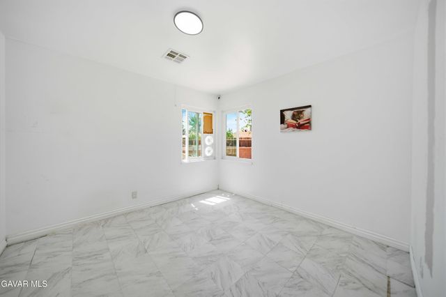 44135 11th Street, Lancaster, CA 93534