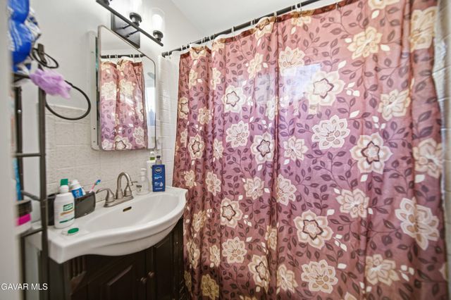 44135 11th Street, Lancaster, CA 93534