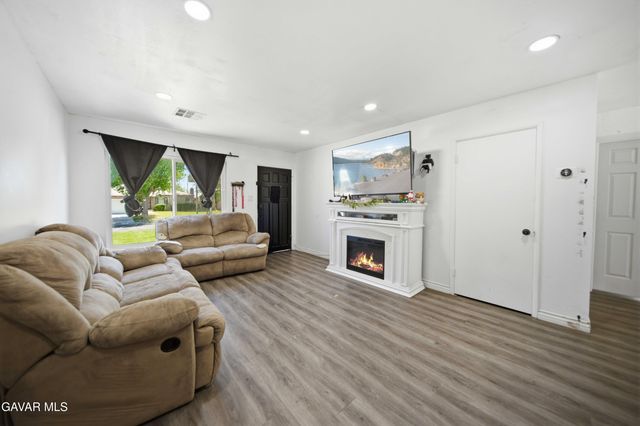 44135 11th Street, Lancaster, CA 93534