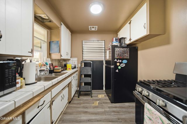 44135 11th Street, Lancaster, CA 93534