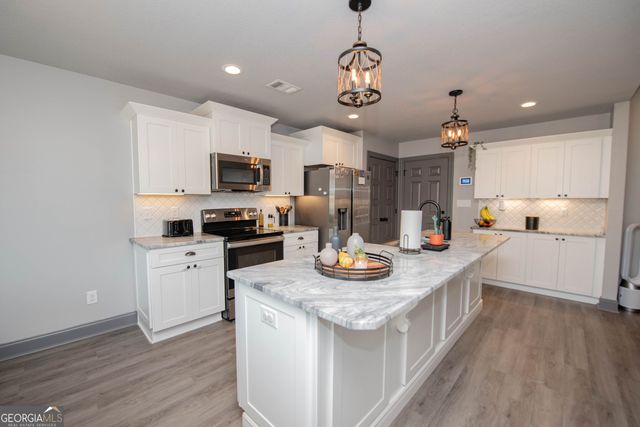121 Locks Heath Court, Perry, GA 31069