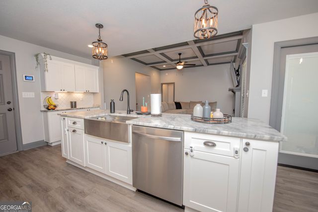 121 Locks Heath Court, Perry, GA 31069