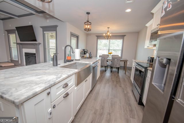 121 Locks Heath Court, Perry, GA 31069