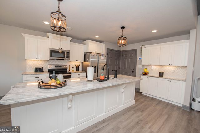 121 Locks Heath Court, Perry, GA 31069