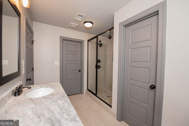 121 Locks Heath Court, Perry, GA 31069