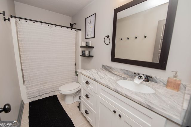 121 Locks Heath Court, Perry, GA 31069