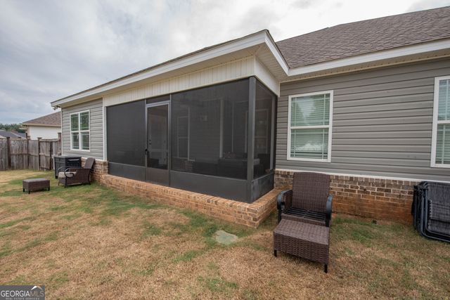 121 Locks Heath Court, Perry, GA 31069