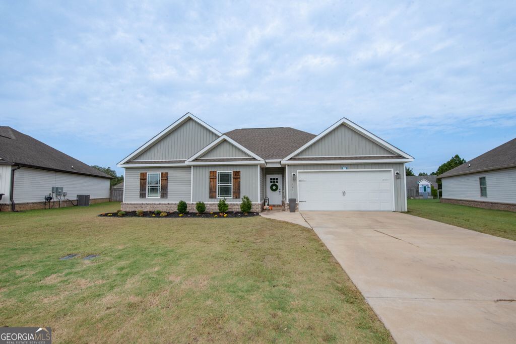 121 Locks Heath Court, Perry, GA 31069