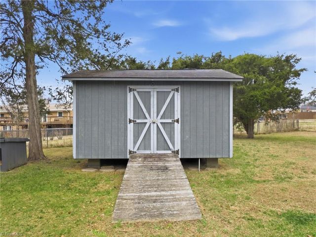 6404 Brookline Drive, Pleasant Garden, NC 27313