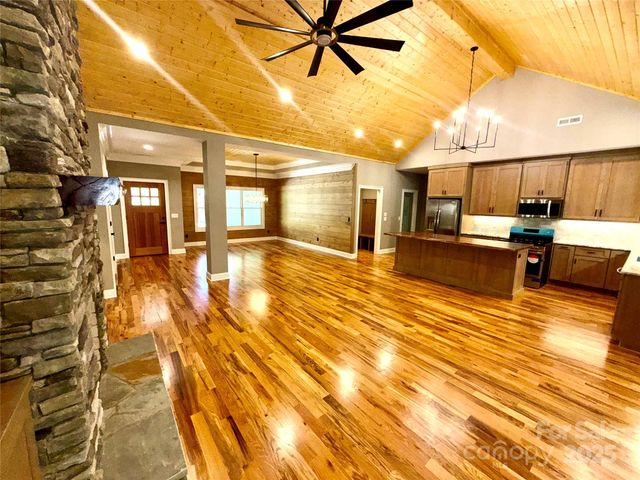 230 Catatoga Path, Brevard, NC 28712
