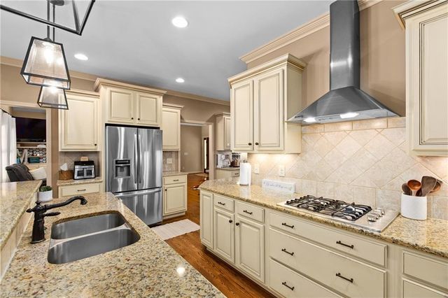 1215 Netterillo Drive, Winston-salem, NC 27103