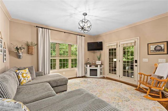 1215 Netterillo Drive, Winston-salem, NC 27103